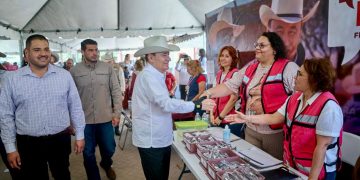 Gobernador Durazo acerca gobierno, becas y apoyos a comunidades del noroeste de Sonora
