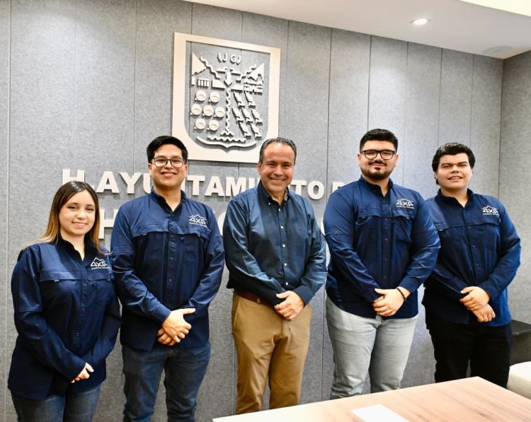 Apoya Toño Astiazarán a estudiantes que construyen prototipo de vehículo todoterreno a control remoto
