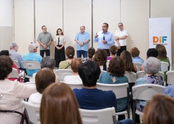 Ayuda Toño Astiazarán con Peso Solar a Fundación Cultural de Villa Satélite a bajar en 99% consumo de luz