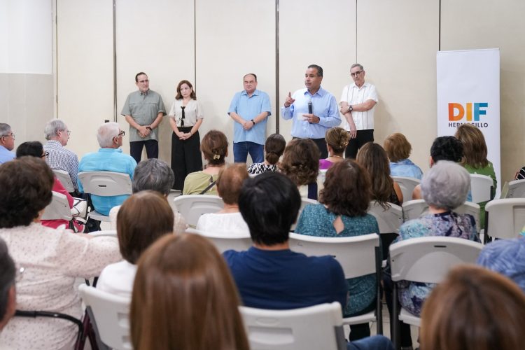Ayuda Toño Astiazarán con Peso Solar a Fundación Cultural de Villa Satélite a bajar en 99% consumo de luz