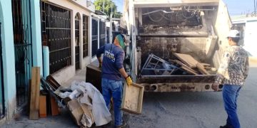 Promueve Toño Astiazarán acciones a favor de la salud de familias con jornadas de descacharre