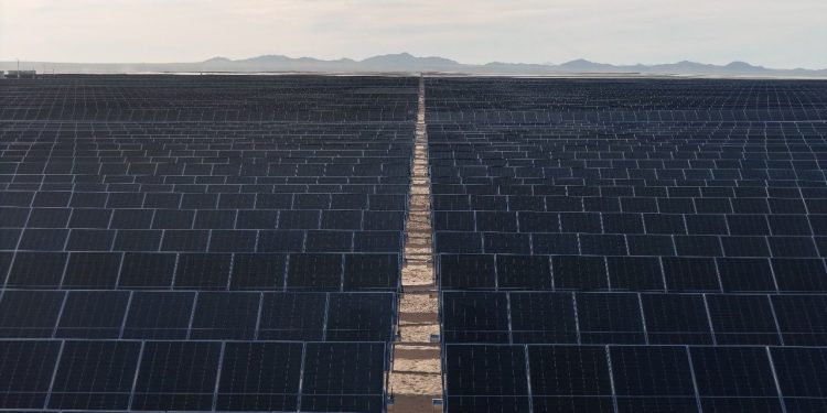 Entran en operación al 100% dos etapas de la planta solar más grande de Latinoamérica: Durazo