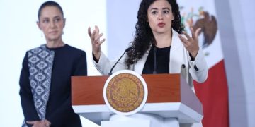Gobierno abre consulta para proteger derechos de las audiencias en radio y televisión; prevé multas para concesionarios