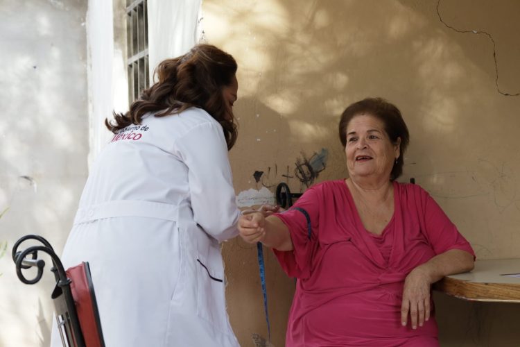 Llevan el programa ‘Salud Casa por Casa’ a la Mesa del Seri en Hermosillo