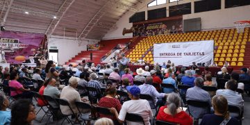 Entrega Octavio Almada más de 300 tarjetas Bienestar en Nogales y llama a registrarse en el Servicio Universal de Salud