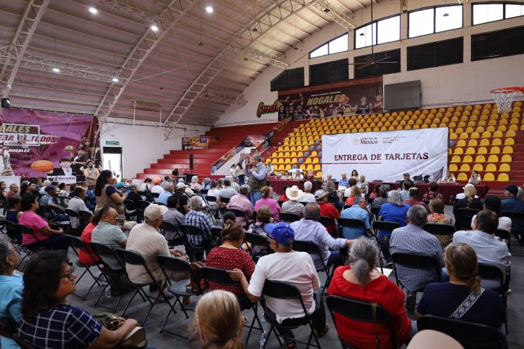 Entrega Octavio Almada más de 300 tarjetas Bienestar en Nogales y llama a registrarse en el Servicio Universal de Salud