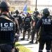 Ordenan al ICE suspender de inmediato controles de tráfico luego que agentes asesinaran a dos migrantes
