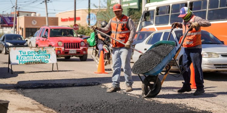 Mantiene Toño Astiazarán rehabilitación de vialidades en diversos sectores de la ciudad