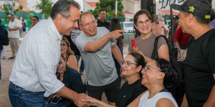 Entrega Toño Astiazarán obras ganadoras del presupuesto CRECES en Montecarlo