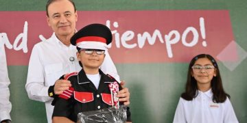 Avanza Gobierno de Sonora en la organización del ciclo escolar 2026-2027; concluye entrega de uniformes en Hermosillo