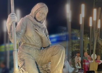 Develan monumento e inauguran plaza en honor a las buscadoras en Hermosillo