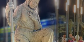 Develan monumento e inauguran plaza en honor a las buscadoras en Hermosillo