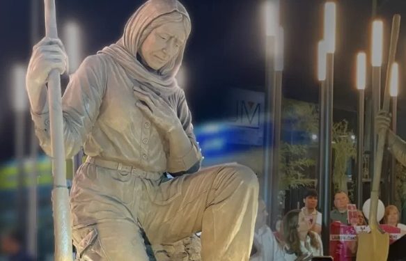 Develan monumento e inauguran plaza en honor a las buscadoras en Hermosillo