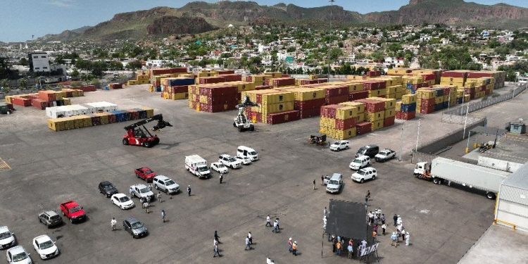 Puerto de Guaymas potencia su capacidad logística con llegada de grúas especializadas: Gobernador Durazo