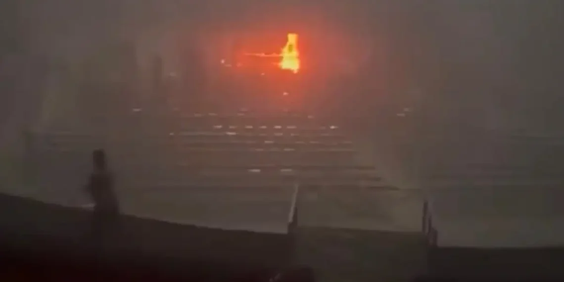 Grupo armado incendia ring y realiza detonaciones en el CUM de Hermosillo; suspenden función de boxeo