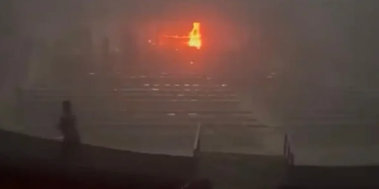 Grupo armado incendia ring y realiza detonaciones en el CUM de Hermosillo; suspenden función de boxeo