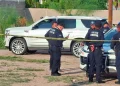 Hallan tres personas sin vida dentro de una camioneta de lujo en Hermosillo; uno tenía un arma en la mano