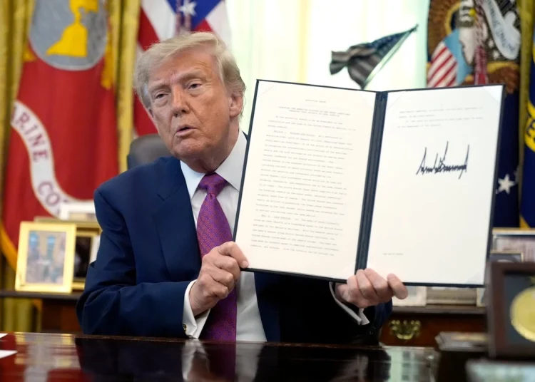 Trump firma decreto para cambiar el nombre del Lago Ontario a “lago de América”