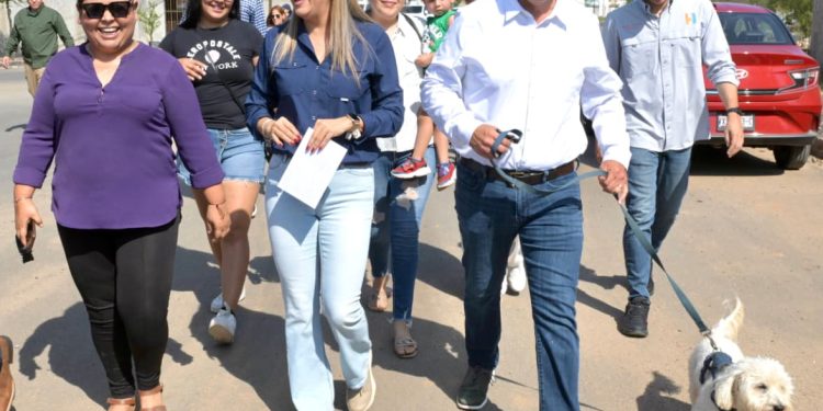 Recorre Toño Astiazarán junto a vecinos avances en rehabilitación de la Agustín Gómez del Campo