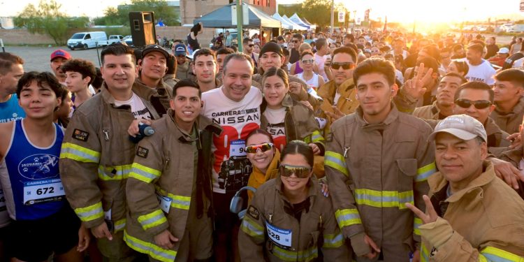 Reconoce Toño Astiazarán 80 años de servicio del Departamento de Bomberos de Hermosillo con carrera