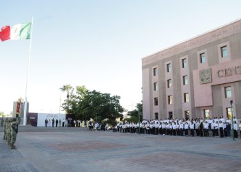 Participa Congreso de Sonora en izamiento de la bandera nacional