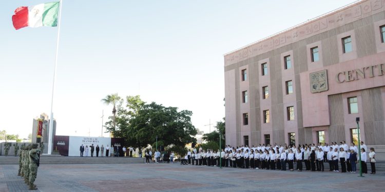 Participa Congreso de Sonora en izamiento de la bandera nacional