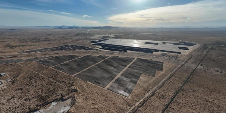 Con planta fotovoltaica, gobernador Durazo transforma el futuro energético de Sonora
