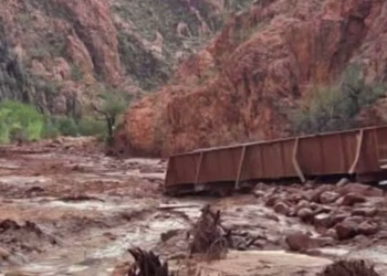 Reportan dos personas sin vida y un desaparecido tras creciente en el Gran Cañón de Arizona