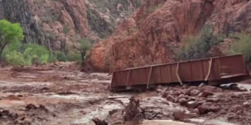 Reportan dos personas sin vida y un desaparecido tras creciente en el Gran Cañón de Arizona
