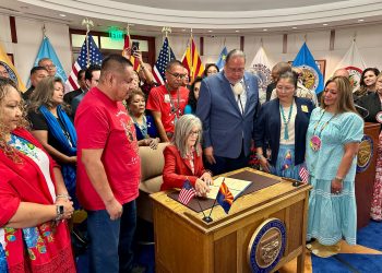 Katie Hobbs y los líderes tribales de Arizona se oponen a la revocación del gobierno federal en contra de su preservación cultural