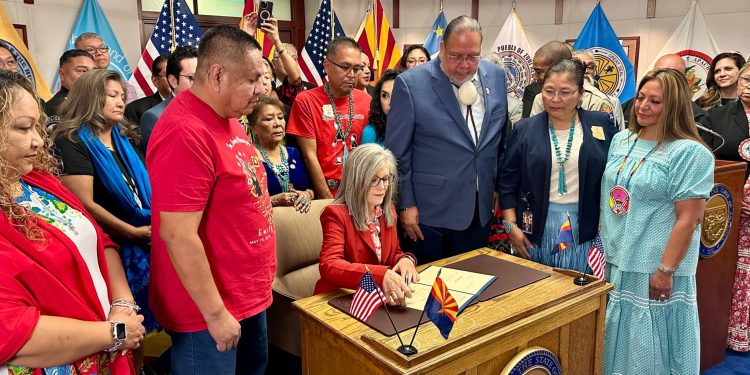 Katie Hobbs y los líderes tribales de Arizona se oponen a la revocación del gobierno federal en contra de su preservación cultural