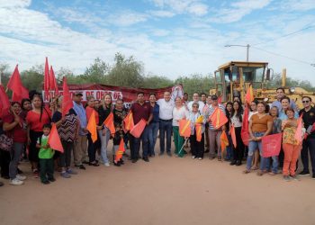Da banderazo Toño Astiazarán a pavimentación con concreto hidráulico en La Antorcha