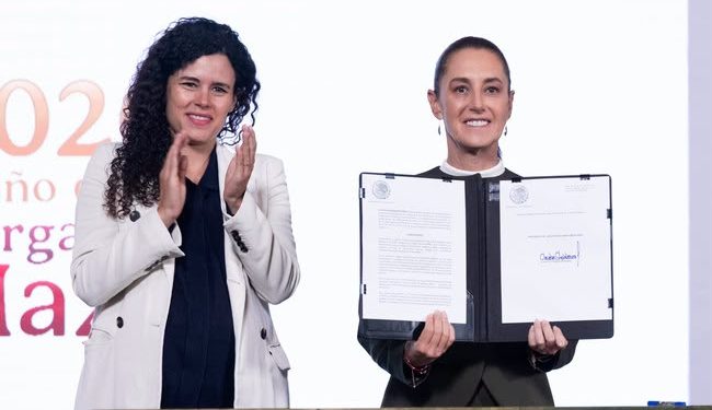 Sheinbaum firma decreto que obliga a plataformas digitales a retirar contenido que promueva la violencia