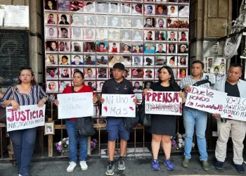 Periodistas protestan en Morelos por asesinato del comunicador Roberto Figueroa