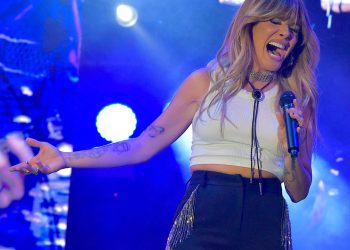 Deleita Kany García a fans en Fiestas del Pitic 2024
