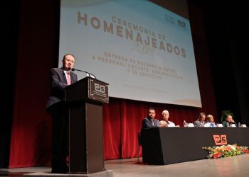 Preside Gobernador ceremonia de homenajeados de Cobach 2024