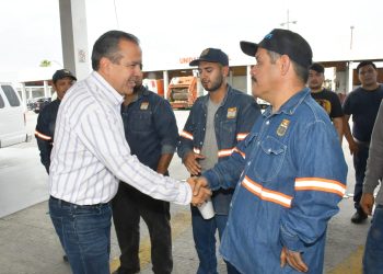 Reconoce Toño Astiazarán a empleadas y empleados municipales