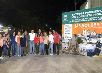 Celebra Toño Astiazarán con vecinos pavimentación de calle Los Molinos