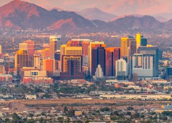 Phoenix planea enfriar la ciudad plantando 27,000 árboles