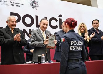 Gobernador Durazo crea Policía Estatal mejor capacitada; reconoce a elementos por 30 años de servicio