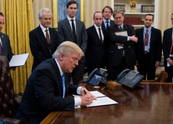 Ya es official, Trump firma órdenes que imponen aranceles a importaciones de México, Canadá y China