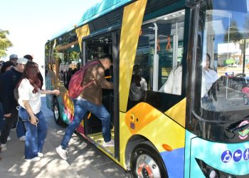 Destacan jóvenes universitarios sustentabilidad de transporte eléctrico H Bus