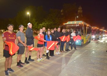 Da Toño Astiazarán banderazo de salida al HBus en su primer día de circulación