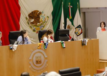 Aprueba Congreso de Sonora minuta sobre simplificación administrativa, turna iniciativas y toma protesta a funcionarios