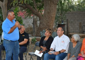 Atiende directamente Toño Astiazarán a ciudadanos en La Victoria