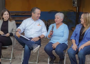 Da Toño Astiazarán atención directa a vecinos del Sahuaro durante el “Miércoles en tu Colonia”