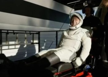 Los Astronautas que estuvieron varados 9 meses en el espacio llegan finalmente a la Tierra