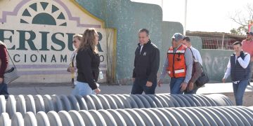 Verifica Toño Astiazarán avances en crucero de concreto de la colonia Perisur