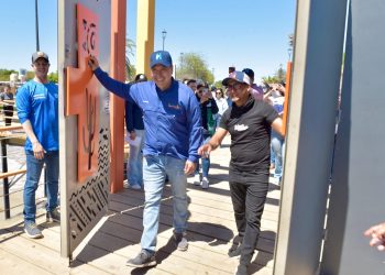 Impulsa Toño Astiazarán el turismo con puerta en muelle de Bahía de Kino y anuncia nuevo andador peatonal