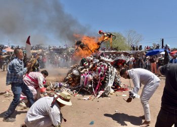 Realizan ritual de quema de máscaras en ramadas de la etnia Yaqui